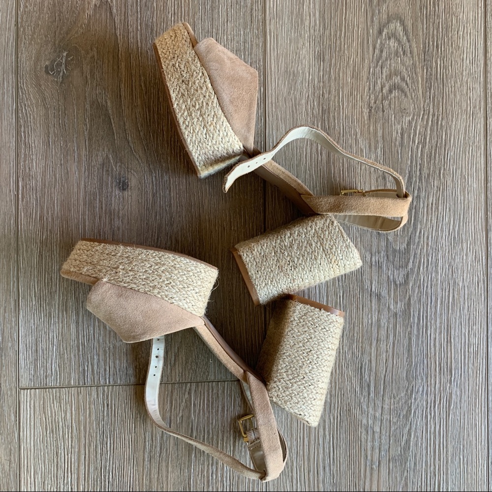 CHUNKY HEELS